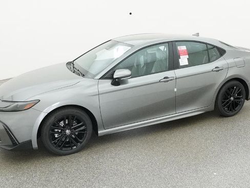 New 2026 Toyota Camry SE FWD image 5