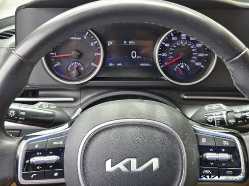 Certified 2023 Kia Carnival LX FWD image 28