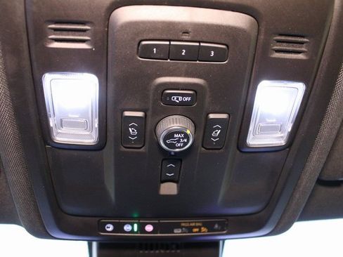 Used 2023 Chevrolet Suburban Premier image 33