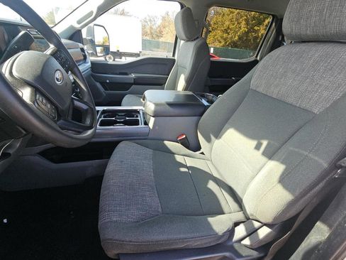 Used 2024 Ford F250 XLT w/ FX4 Off-Road Package image 5