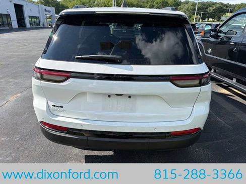 Used 2024 Jeep Grand Cherokee Altitude AWD/4WD image 4