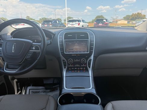 Used 2019 Lincoln Nautilus Reserve FWD image 11