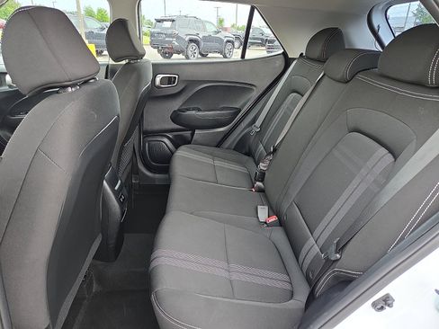 Used 2025 Hyundai Venue SEL FWD image 10