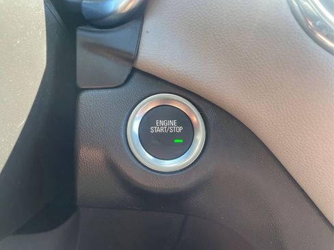 Used 2023 Chevrolet Equinox LT image 39