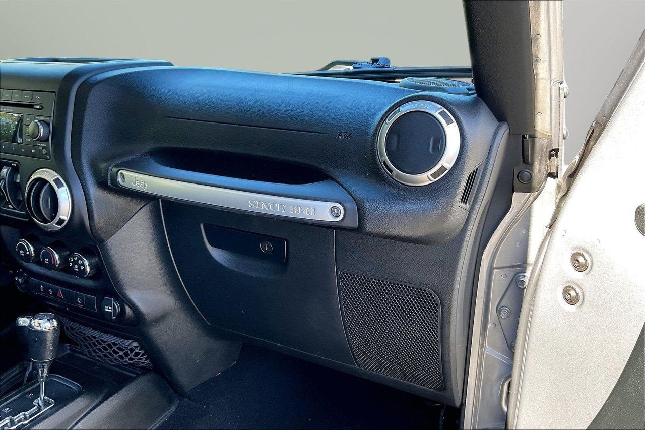 Certified 2018 Jeep Wrangler Unlimited Sahara AWD/4WD image 16
