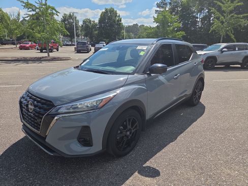 Used 2023 Nissan Kicks SR FWD image 7