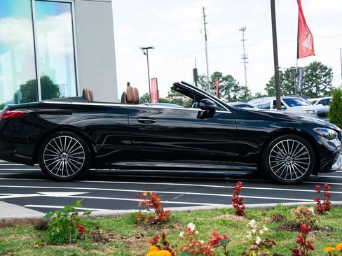 Used 2024 Mercedes-Benz CLE 300 4MATIC Cabriolet image 11