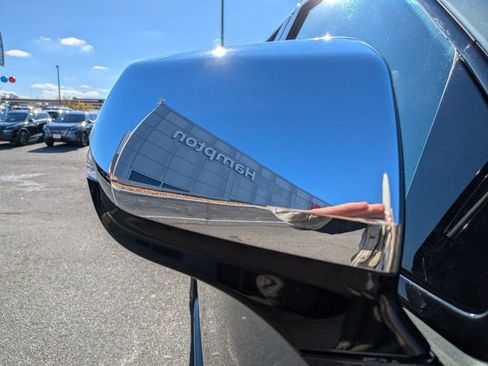 Used 2023 Chevrolet Suburban Premier image 14