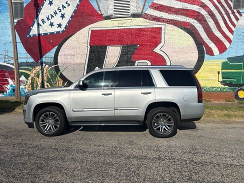 Used 2020 Cadillac Escalade 2WD image 3