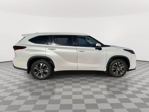 Used 2022 Toyota Highlander XLE image 8