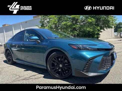 Used 2026 Toyota Camry SE FWD image 1