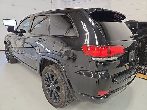 Used 2018 Jeep Grand Cherokee Altitude image 8