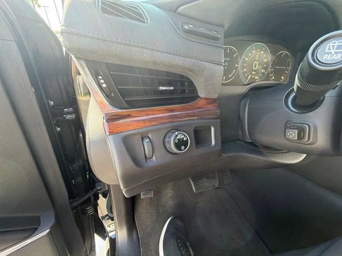 Used 2015 Cadillac Escalade ESV Luxury RWD image 17