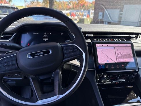 New 2025 Jeep Grand Cherokee Laredo X w/ Luxury Tech Group I image 14