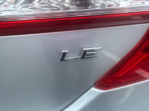 Used 2013 Toyota Camry LE FWD image 11