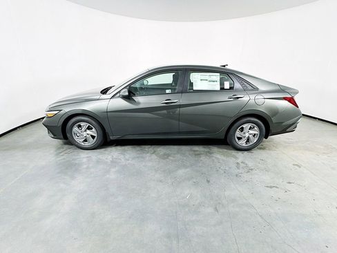 Certified 2025 Hyundai Elantra SE image 8