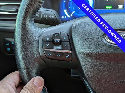 Certified 2020 Ford Escape Titanium image 24