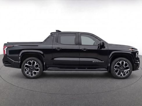 Used 2025 Chevrolet Silverado EV RST AWD/4WD image 8