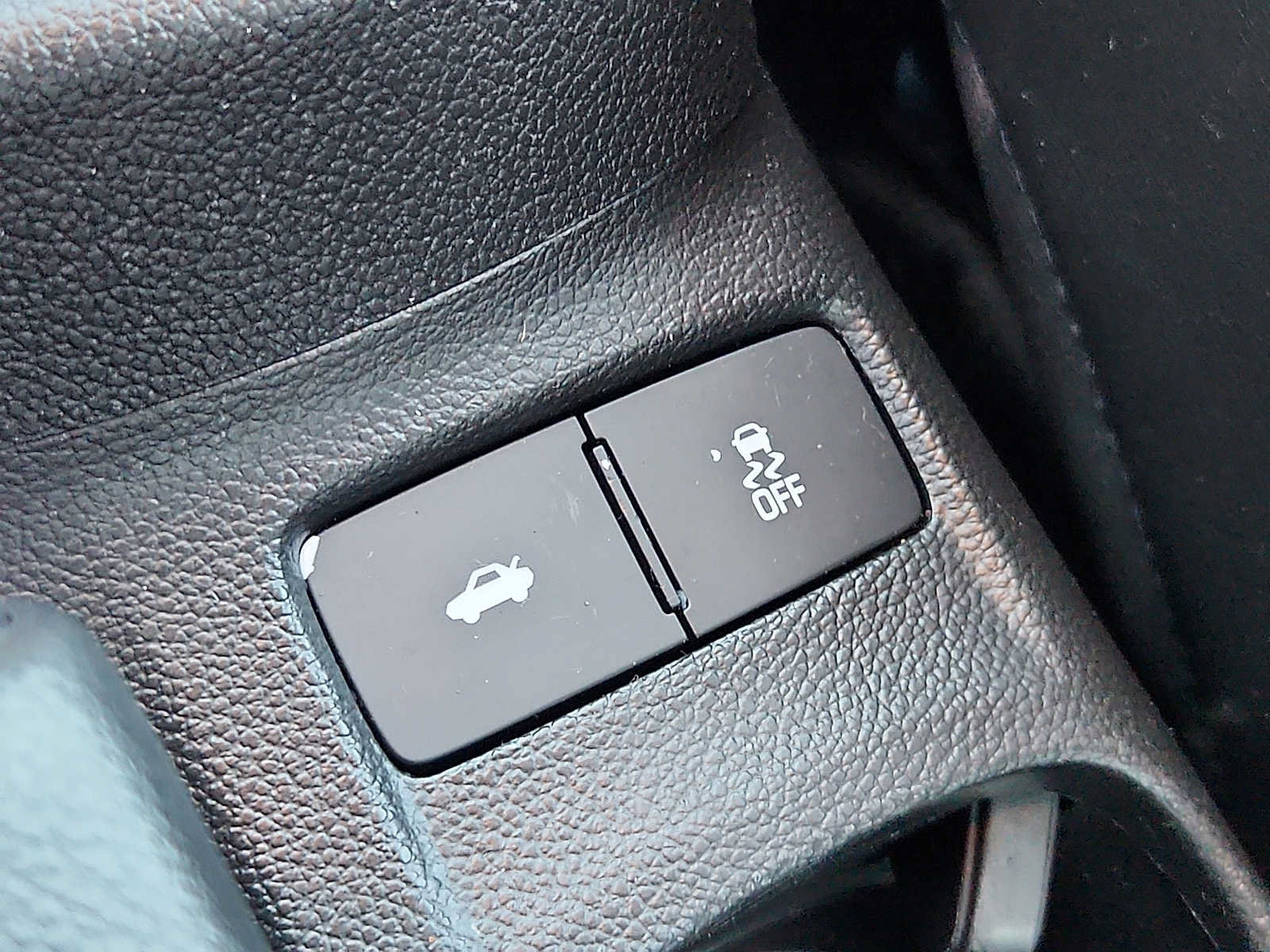 Used 2018 Chevrolet Sonic Premier FWD image 23