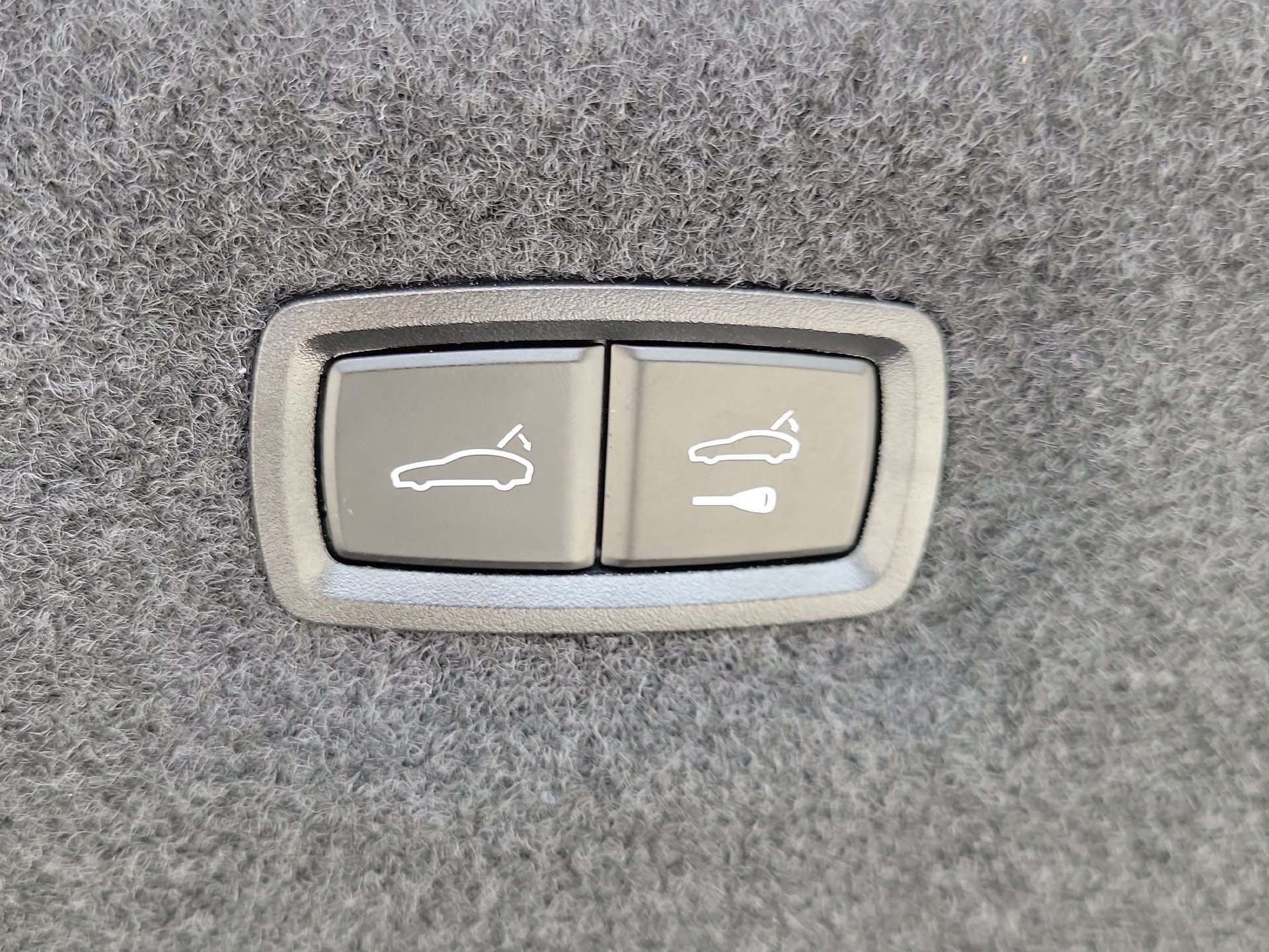 Used 2024 Porsche Taycan RWD image 16