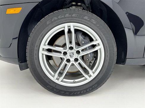 Used 2025 Porsche Macan image 33