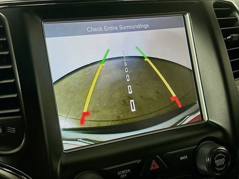 Used 2017 Jeep Grand Cherokee Altitude image 13