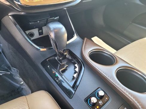 Used 2016 Toyota Avalon Limited w/ Toyota Safety Sense Package FWD image 19