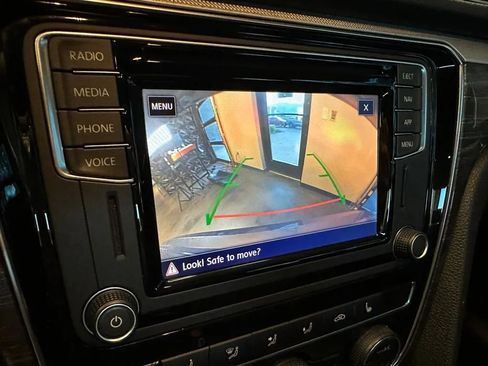 Used 2018 Volkswagen Passat 2.0T SE FWD image 11