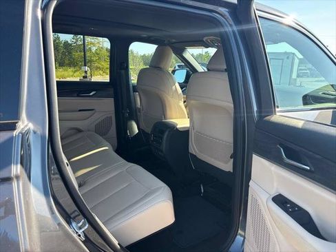 Certified 2025 Jeep Grand Cherokee Limited AWD/4WD image 47