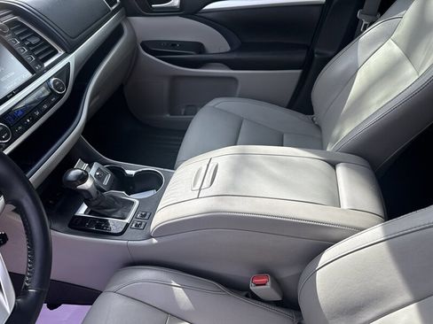 Used 2015 Toyota Highlander XLE image 33