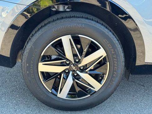 Used 2023 Kia Sorento S w/ Panoramic Sunroof Package image 9