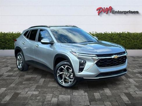 Used 2024 Chevrolet Trax LT w/ Driver Confidence Package FWD image 50