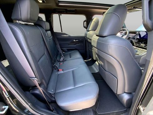 Used 2025 Lexus GX 550 w/ Cold Area Package AWD/4WD image 18