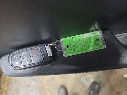 Used 2019 Jeep Cherokee Limited image 35