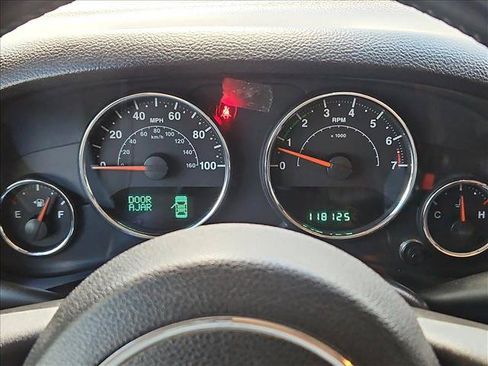 Used 2013 Jeep Wrangler Unlimited Rubicon w/ Connectivity Group AWD/4WD image 11