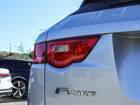 Used 2019 Jaguar F-PACE Premium image 11