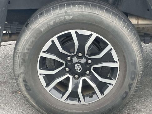 Used 2022 Toyota Tacoma TRD Sport image 13