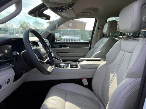 Certified 2024 Jeep Wagoneer Series III image 15