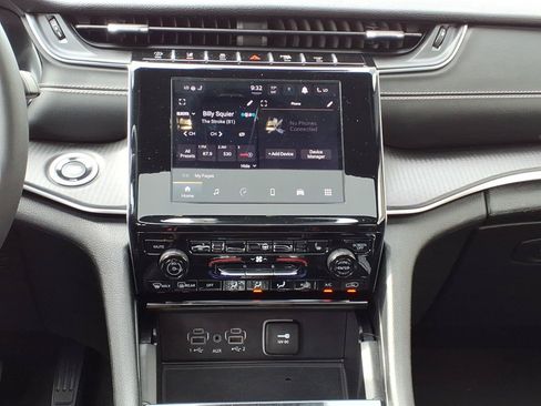Used 2023 Jeep Grand Cherokee Altitude AWD/4WD image 12
