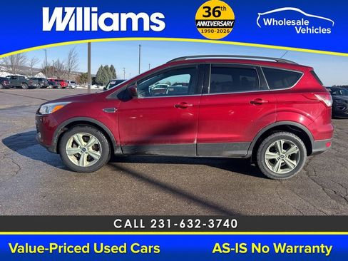 Used 2015 Ford Escape SE w/ Equipment Group 201A image 2