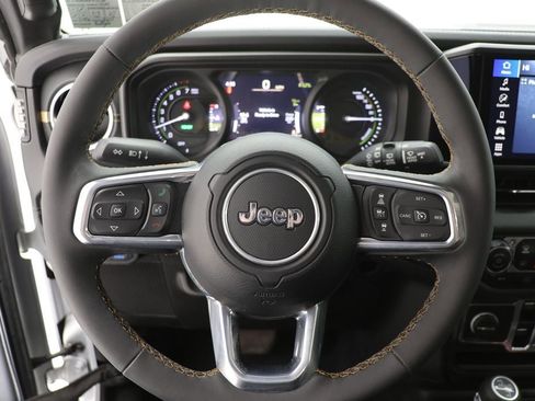 Used 2024 Jeep Wrangler Unlimited Sahara AWD/4WD image 17