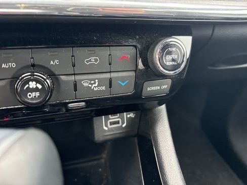 Used 2023 Jeep Compass Limited image 29