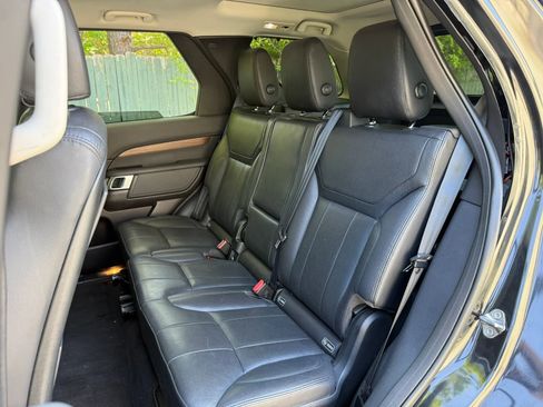 Used 2017 Land Rover Discovery HSE image 29