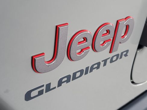 Used 2021 Jeep Gladiator Rubicon w/ Safety Group AWD/4WD image 5