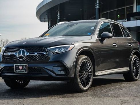 Used 2025 Mercedes-Benz GLC 350e 4MATIC image 3