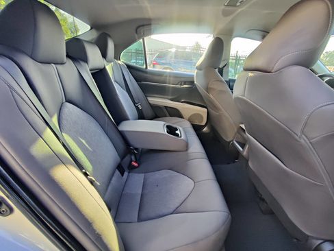 Used 2022 Toyota Camry LE image 7