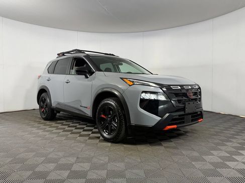 Used 2026 Nissan Rogue SV AWD/4WD image 3