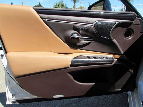 Used 2021 Lexus ES 300h w/ Accessory Package FWD image 23