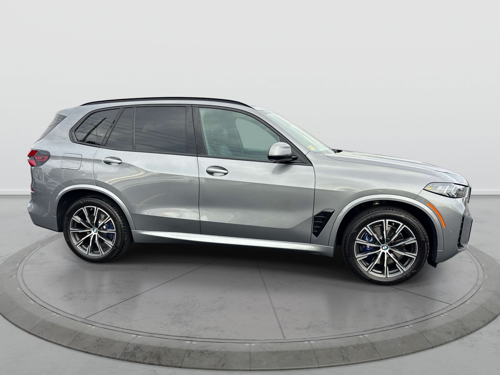 Used 2026 BMW X5 xDrive40i w/ M Sport Package AWD/4WD image 6