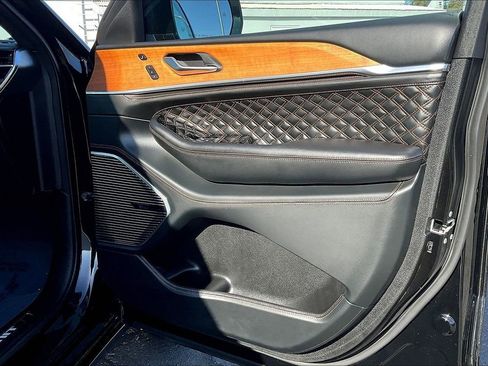 Used 2023 Jeep Grand Cherokee L Summit image 19